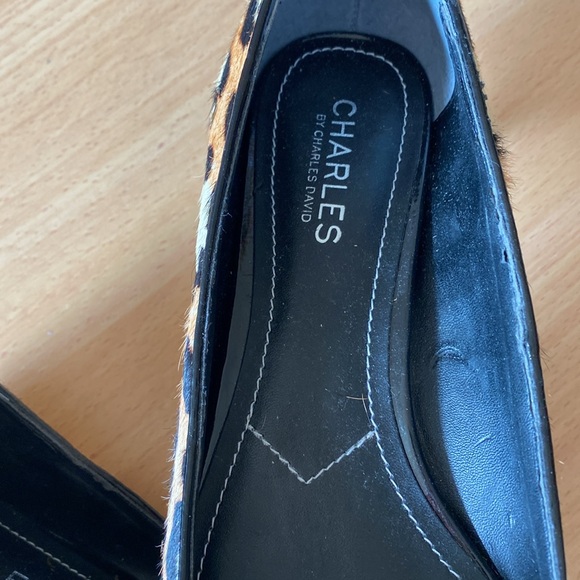 Charles David Leopard Print Pump - Picture 2 of 4